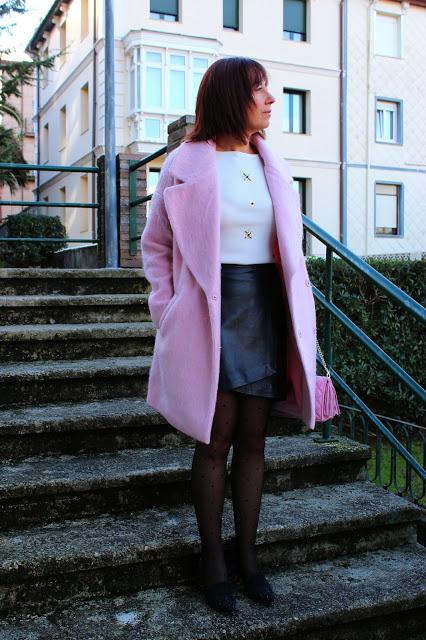 MIS LOOKS - ABRIGO ROSA