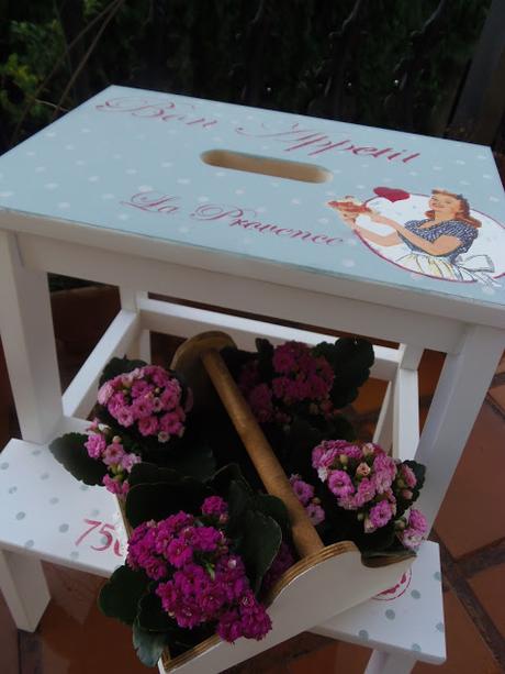 vuelvo con otro taburete vuelvo con otro taburete