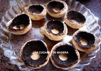 CHAMPIÑONES RELLENOS DE VERDURAS Y QUINOA