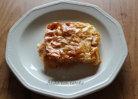 EMPANADA DE HOJALDRE RELLENA DE MANZANA EMPANADA DE HOJALDRE RELLENA DE MANZANA