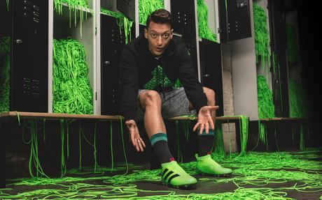 Adidas presenta sus zapatillas Ace 16+ PureControl que se producen con el mismo material de las cubiertas para Smartphone y sin correas Adidas presenta sus zapatillas Ace 16+ PureControl que se producen con el mismo material de las cubiertas para Smartphone y sin correas