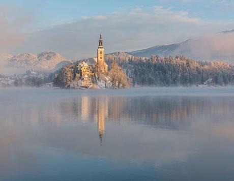 lago bled en invierno