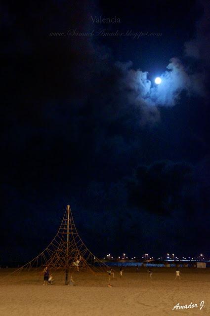 VALENCIA: MARINA REAL JUAN CARLOS I y PASEO MARÍTIMO