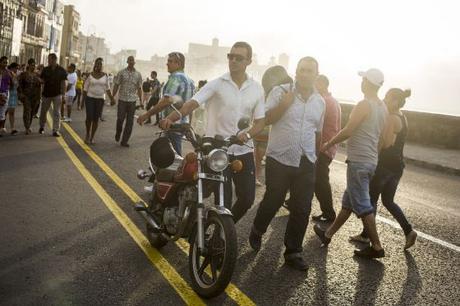 PARA NO OLVIDAR: ¡Qué bella es La Habana… que disfrutan los turistas! PARA NO OLVIDAR: ¡Qué bella es La Habana… que disfrutan los turistas!