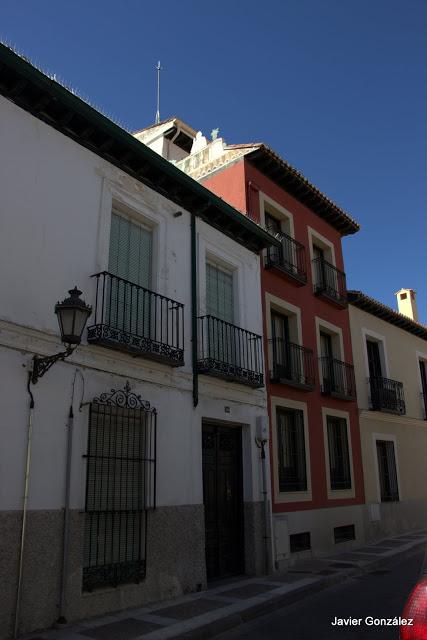 Trampantojo. Centro de mayores Gloria Fuertes 10 Increíbles Trampantojos y murales en Navalcarnero por Alberto Pirrongelli