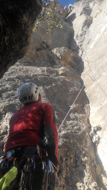 AGER - paredón para escalar en invierno AGER - paredón para escalar en invierno