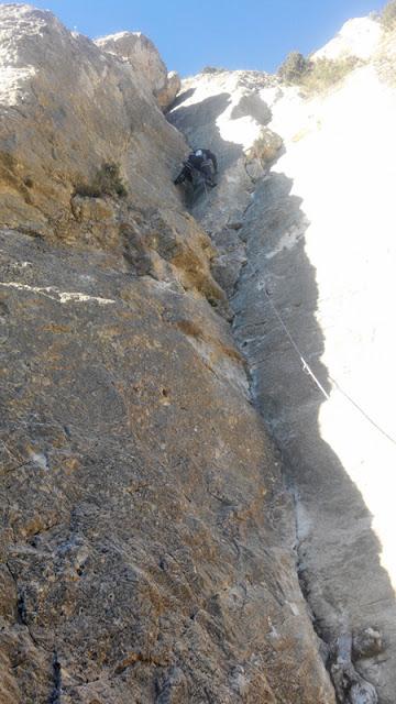 AGER - paredón para escalar en invierno AGER - paredón para escalar en invierno