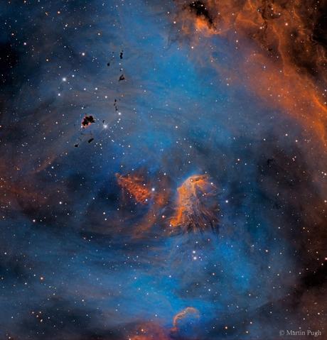 Estrellas y glóbulos en la nebulosa del Pollo Corredor
