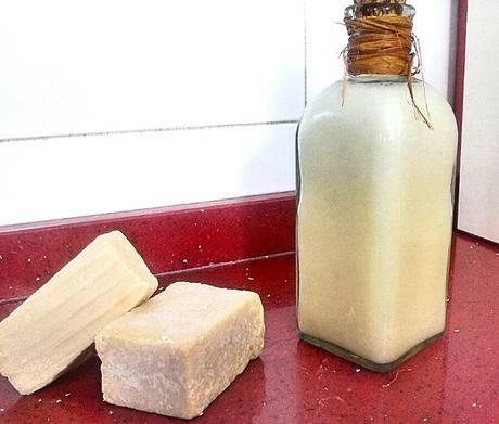 Detergente líquido para la ropa. Detergente líquido para la ropa.