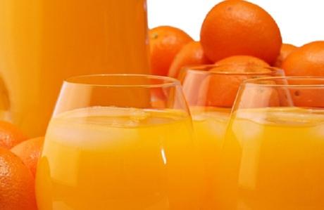 ¿En qué situaciones resulta favorable el consumo de naranjas? jugo-de-citricos-lima-limon-mandarina-naranja-toronja