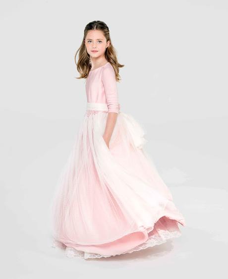 Isabel Zapardiez crea su primera colección de comunión Isabel Zapardiez crea su primera colección de comunión