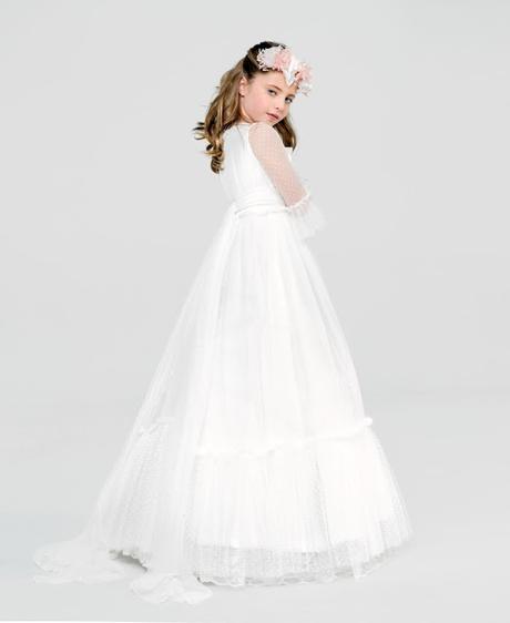 Isabel Zapardiez crea su primera colección de comunión Isabel Zapardiez crea su primera colección de comunión