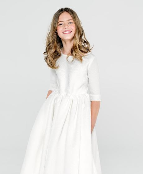 Isabel Zapardiez crea su primera colección de comunión Isabel Zapardiez crea su primera colección de comunión