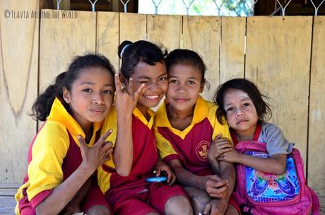 Encantadoras niñas de Luba, Flores, Indonesia