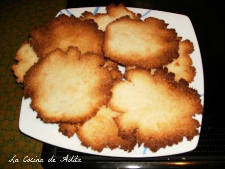 Crujientes de coco, hechos con turrón Crujientes de coco, hechos con turrón