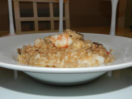 Risotto de champiñones y gambas o gambones con queso viejo.