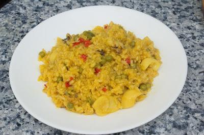 Paella de sepia y guisantes