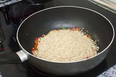 Paella de sepia y guisantes