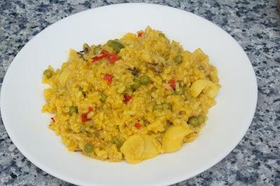 Paella de sepia y guisantes