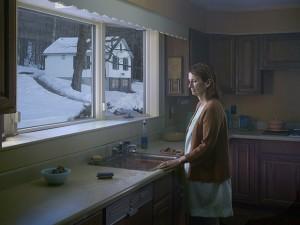 Cathedral of the Pines, Gregory Crewdson ha vuelto mujer en el fregadero