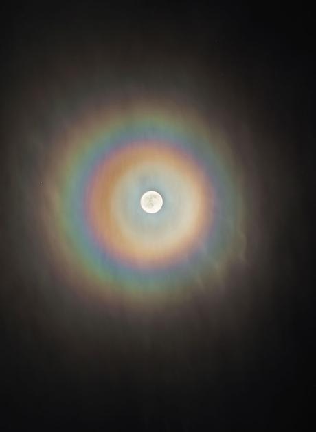 Corona Lunar llena de colores