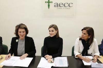 Dña. Letizia, sobriedad en una reunión de trabajo con la AECC