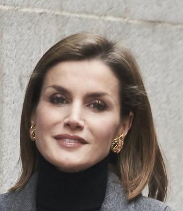 Dña. Letizia, sobriedad en una reunión de trabajo con la AECC