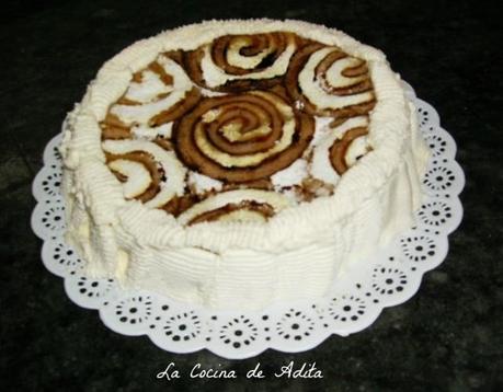 Tarta de yema con nata Tarta de yema con nata
