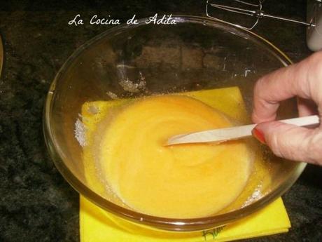 Tarta de yema con nata Tarta de yema con nata