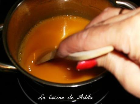 Tarta de yema con nata Tarta de yema con nata