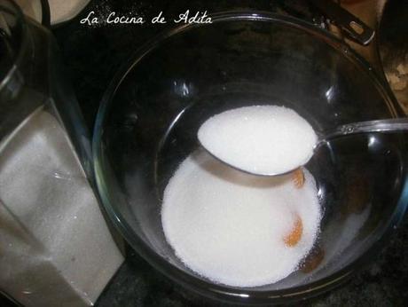 Tarta de yema con nata Tarta de yema con nata