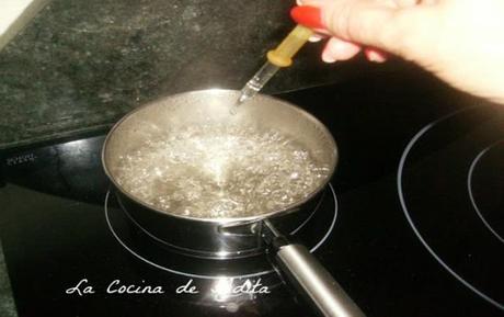 Tarta de yema con nata Tarta de yema con nata