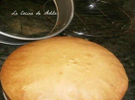 Tarta de yema con nata Tarta de yema con nata