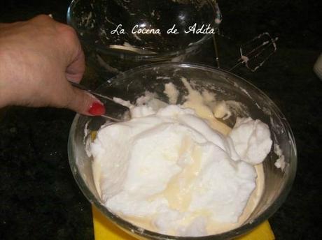 Tarta de yema con nata Tarta de yema con nata