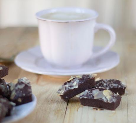 Financiers de chocolate con almendras