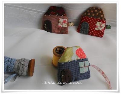 FUNDA MÁQUINA DE COSER, GUARDA-AGUJAS Y  CASITAS GUARDA-CINTAS.