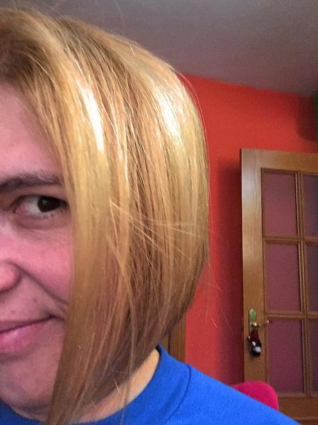 Al día siguiente pasando sólo el esqueleto. Probando, probando: John Frieda y su nueva línea Miraculous Recovery de Frizz Ease.