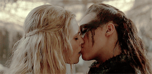 Besazo Clexa en 'The 100' Besazo Clexa en 'The 100'