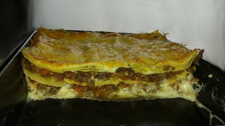 Lasaña a la boloñesa con berenjena y bechamel casera Lasaña a la boloñesa con berenjena y bechamel casera
