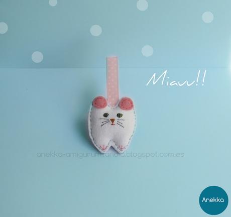 white cat felt brooch