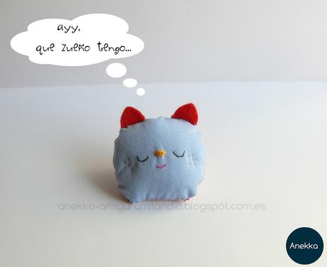 blue cat brooch