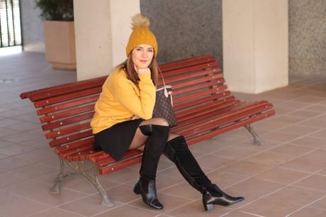 sudadera mostaza look sudadera con falda