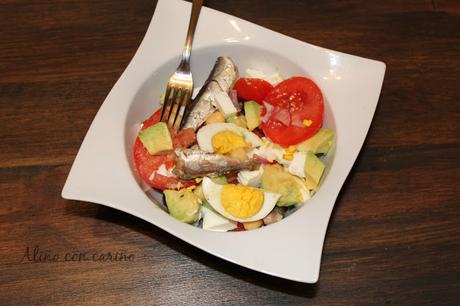 ENSALADA DE GARBANZOS, TOMATE Y SARDINILLAS