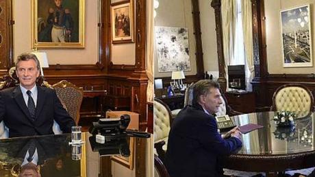 Chávez y Kirchner salen de La Casa Rosada