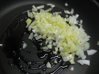 VIEIRAS CON SALSA NEGRA Y HOJAS DE OLIVO VIEIRAS CON SALSA NEGRA Y HOJAS DE OLIVO