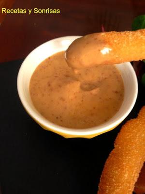 FINGERS DE POLLO CON SALSA DE MAYONESA, PASAS , LEA PERRINS Y MIEL FINGERS DE POLLO CON SALSA DE MAYONESA, PASAS , LEA PERRINS Y MIEL