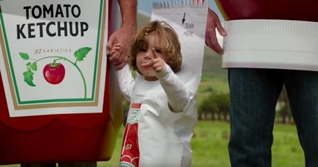 Perros salchicha disfrazados de perritos calientes en este spot de Heinz Perros salchicha disfrazados de perritos calientes en este spot de Heinz