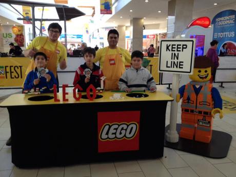 LEGO revoluciona estas vacaciones con sus héroes favoritos en tamaño real