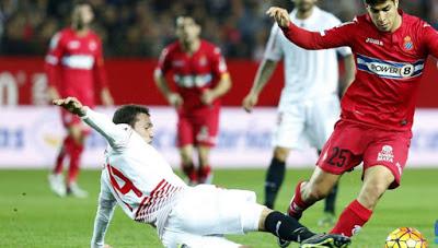 Sevilla 2-0 Espanyol. Cierre del 2015 con victoria y récord Sevilla 2-0 Espanyol. Cierre del 2015 con victoria y récord