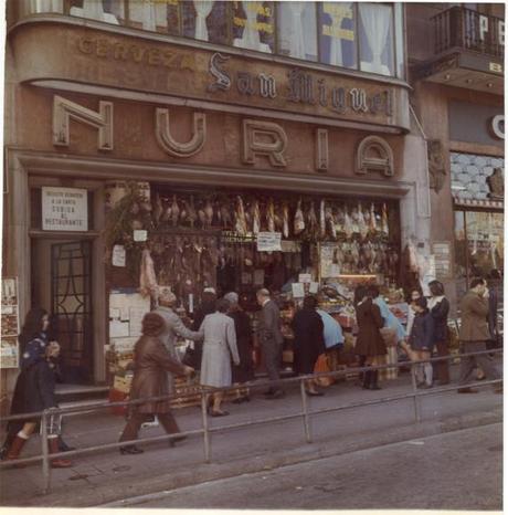 BAR NÚRIA DE LA RAMBLA, A LA BARCELONA D' ABANS, D' AVUI I DE SEMPRE...4-02-2016...!!!